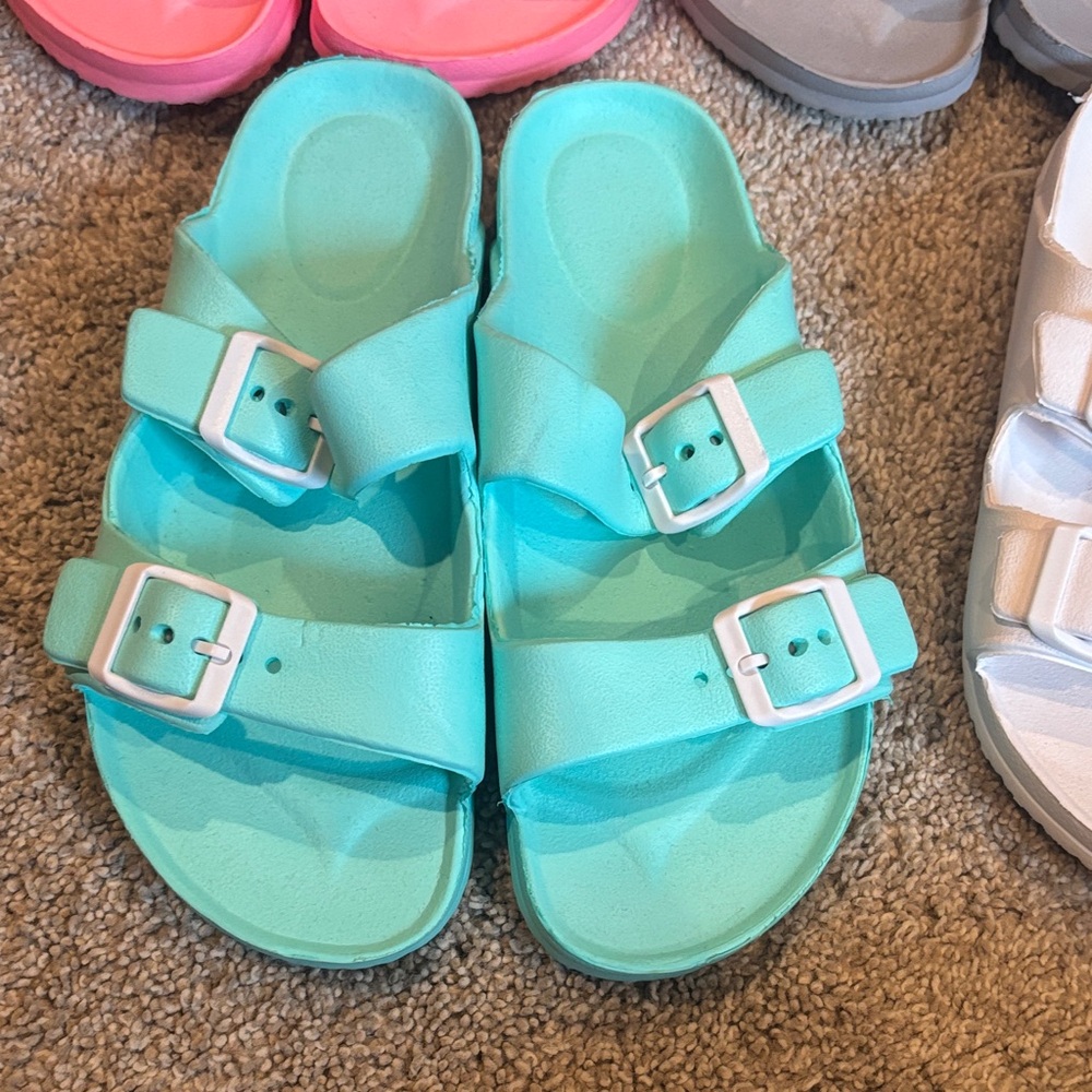 Sandals Set - Picture 2 of 16